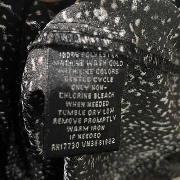 Mossimo Sleeveless Blouse M Black White Abstract Print Cowl Drape Neckline - Picture 8 of 9